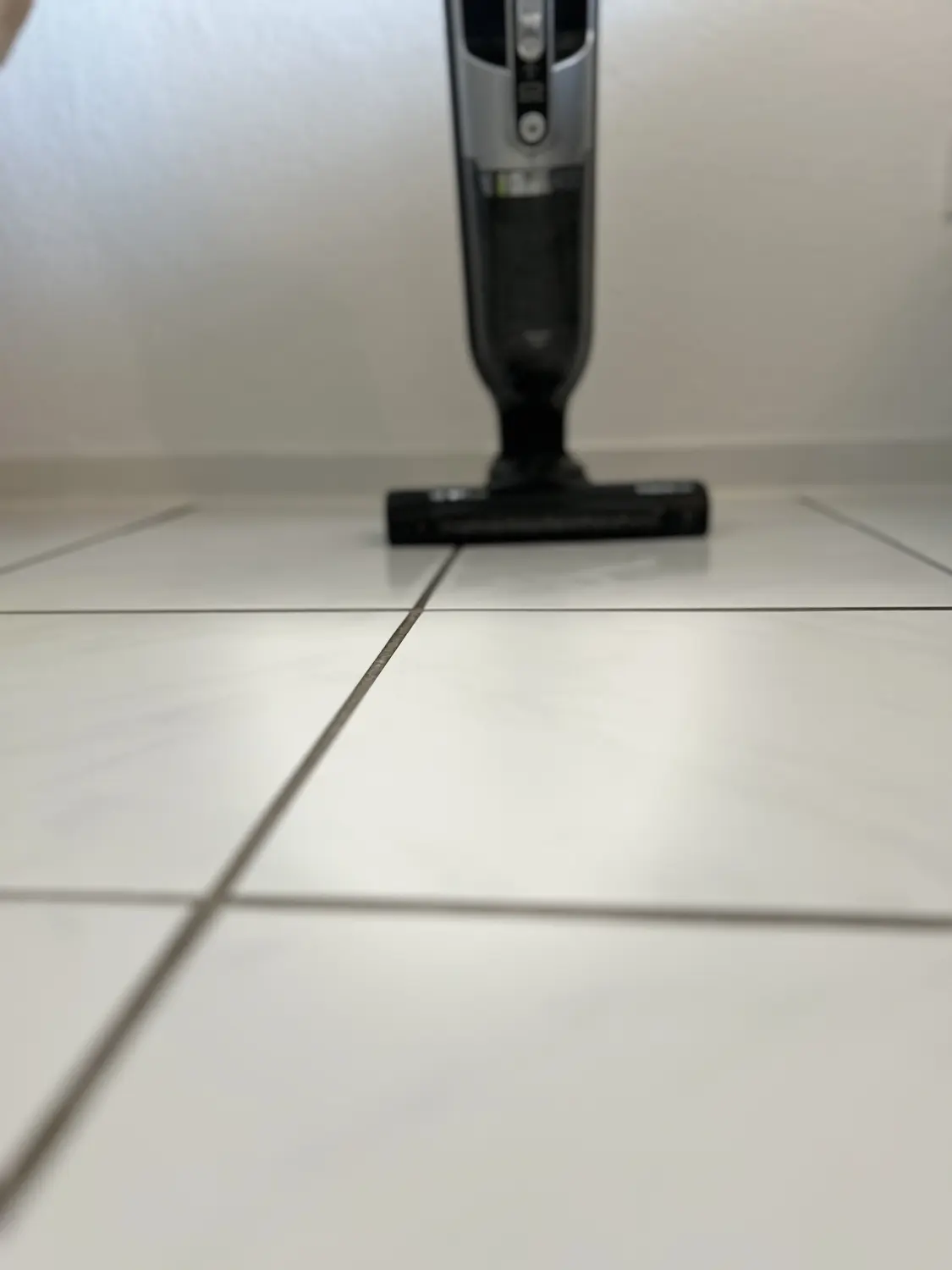 Lamassu Clean - Reinigungsprodukte in einem auf dem Boden stehenden Korb